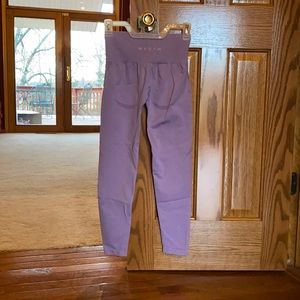 Lilac NVGTN Contour Seamless Leggings (S)